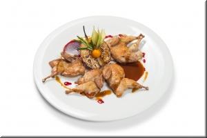 Перепела жареные с запеченной грушей фото Перепела жареные с запеченной грушей картинка