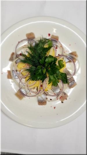 Сельдь с отварным картофелем фото Сельдь с отварным картофелем картинка