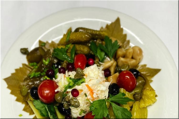 Ассорти разносолов фото Ассорти разносолов картинка